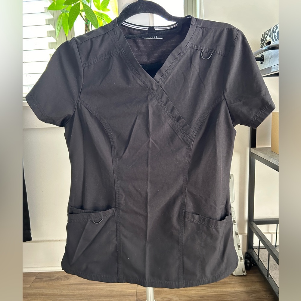 Multifunctional Scrub Top! Many pockets!